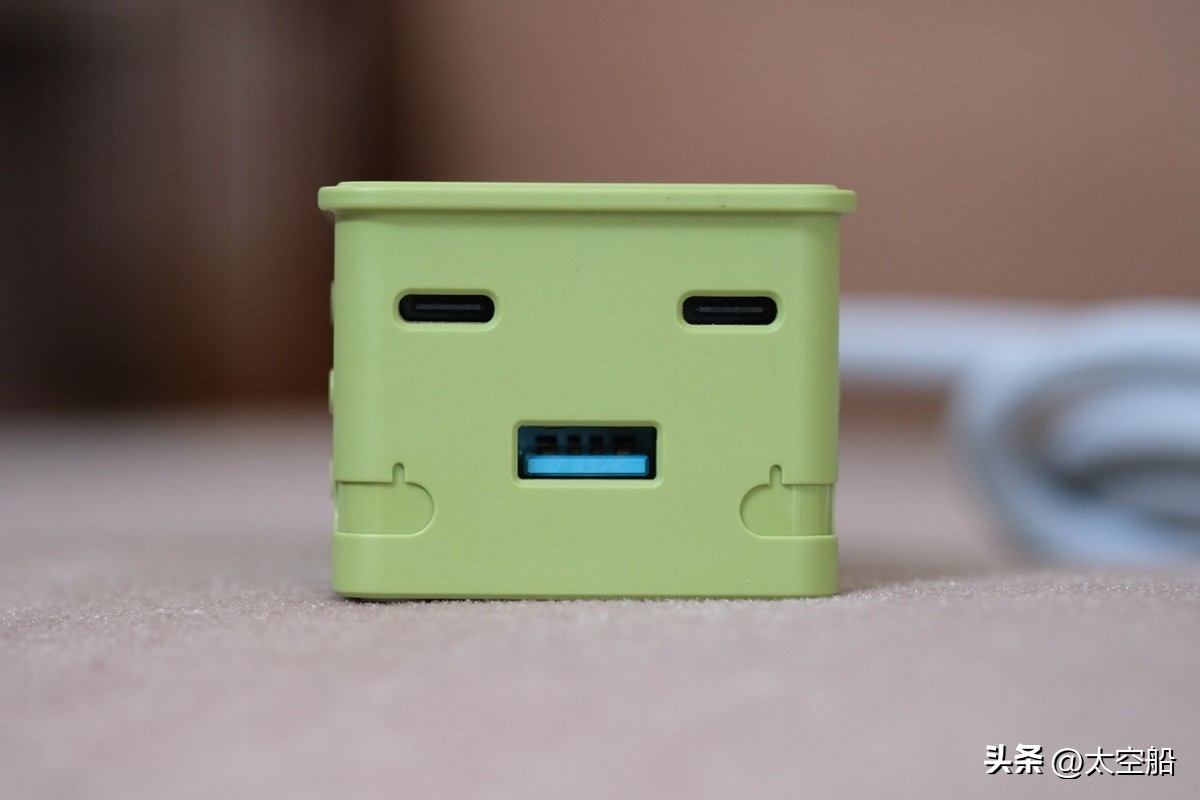 绿联氮化镓100000w智充魔盒,绿联氮化镓充电器100w智充魔盒