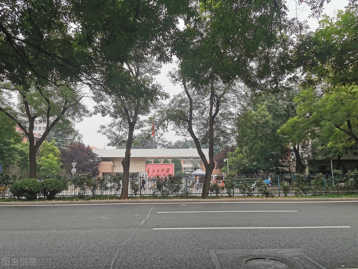 部队文职和在编教师哪个好,公务员和军队文职哪个好考一些