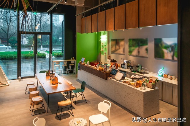 小伙在杭州开咖啡店亏损两万,男子开咖啡店日入零元