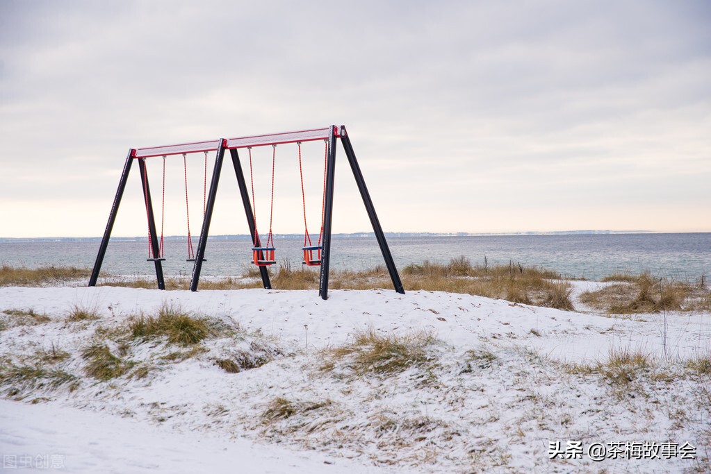 男子室内抽烟触发烟雾报警器,宿舍烟雾报警器有人抽烟居然不响