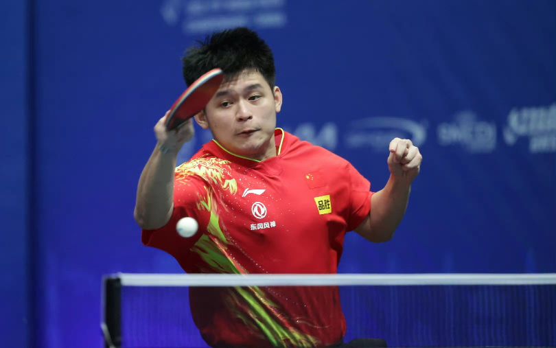 乒乓球世青赛林诗栋最新结果,国乒20岁小将4-0劲敌世青赛三冠王