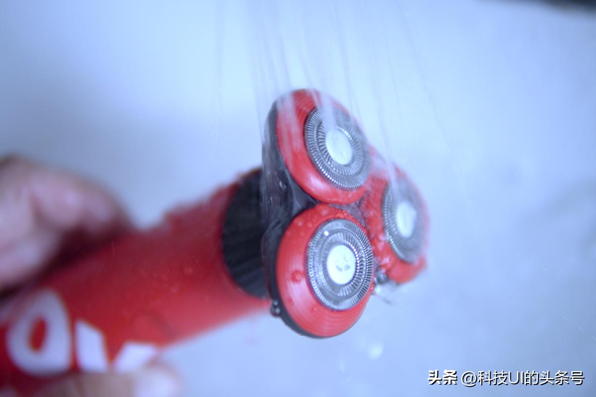 奔腾剃须刀pq9601与pq9700哪个好,pq9700电动剃须刀机身材质