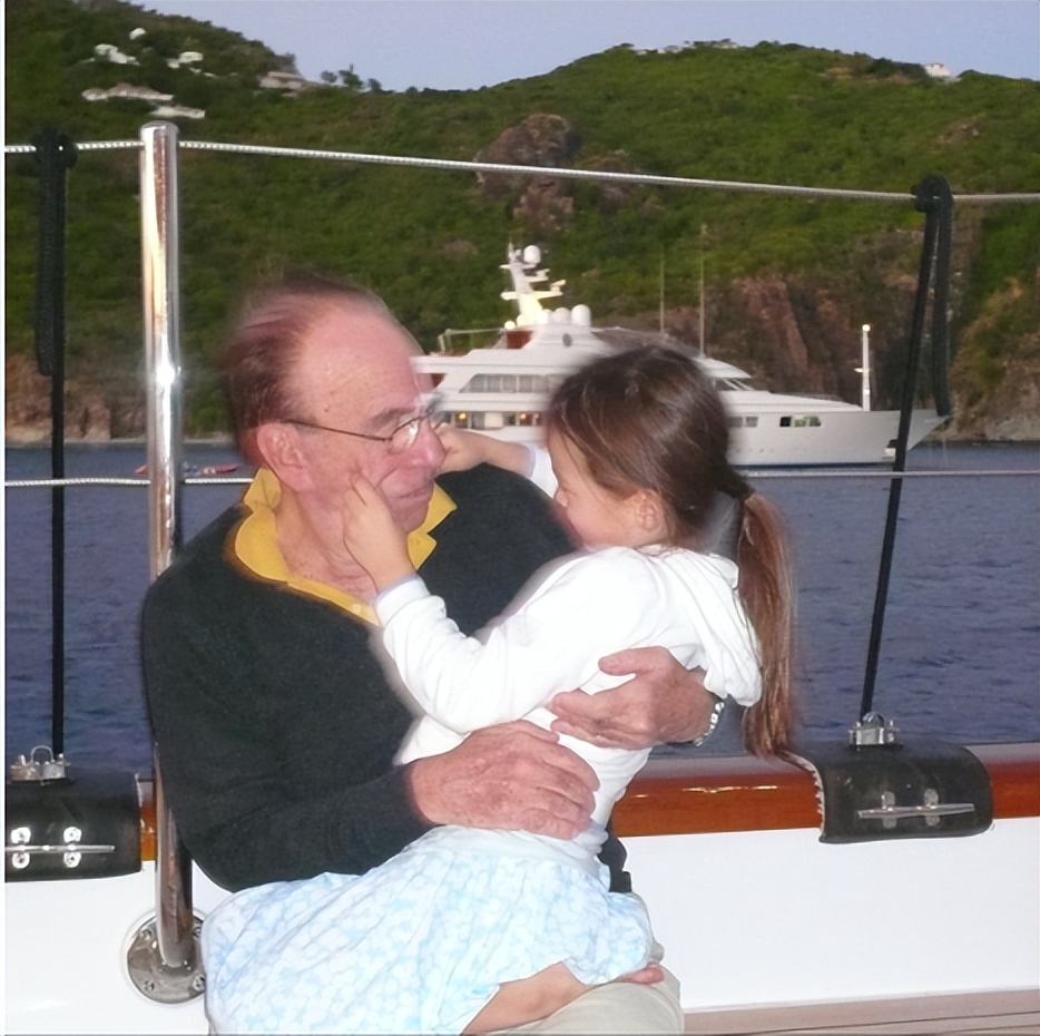 邓文迪与默多克的小女儿,邓文迪的两个女儿与默多克