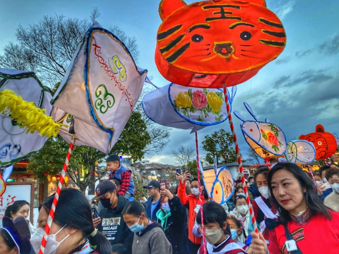 丽江古城花灯,元宵花灯夜空中最亮的星