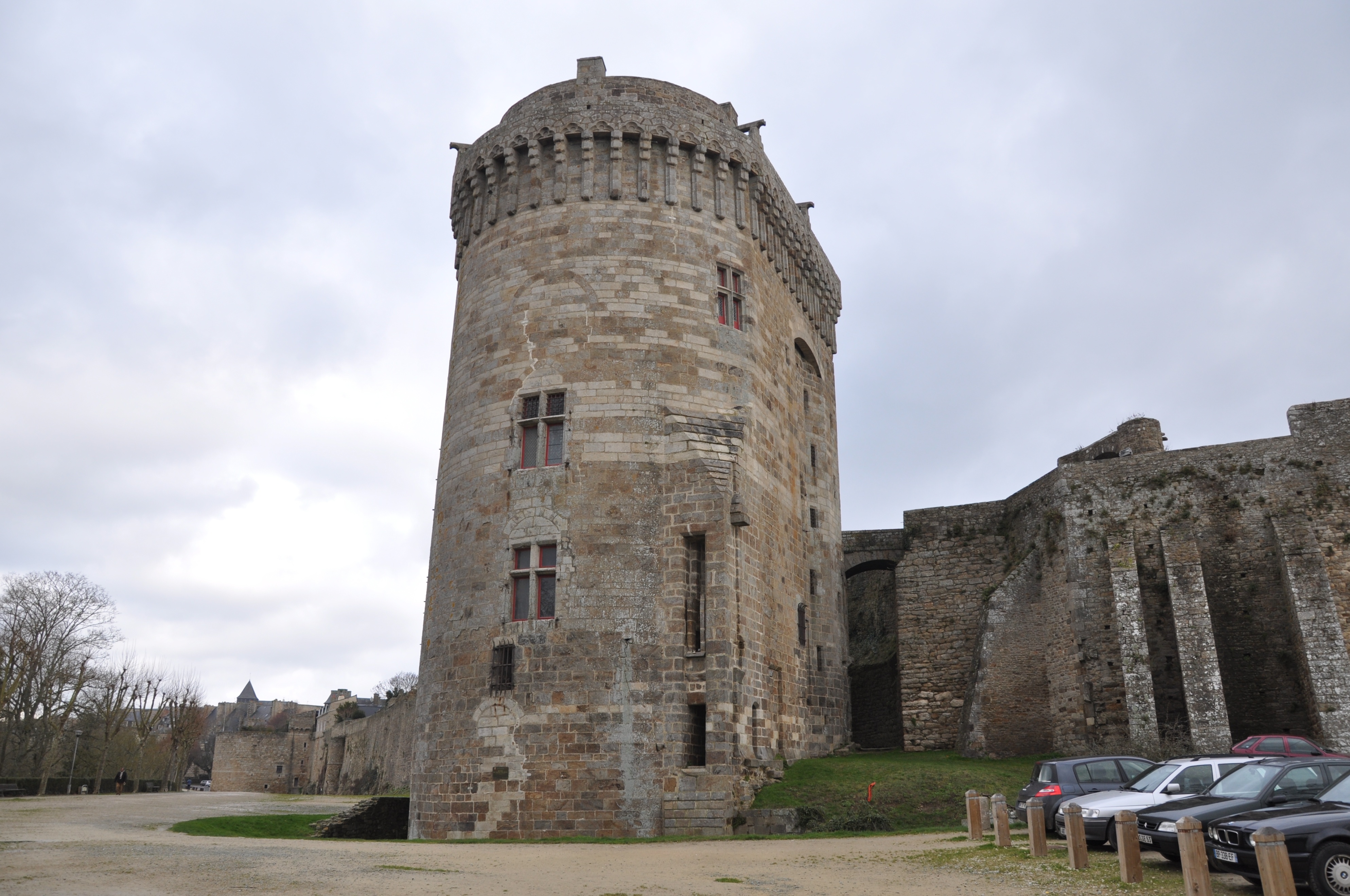 迪南：凝固中世纪法国，时光回到布列塔尼荣耀，半木结构建筑如画