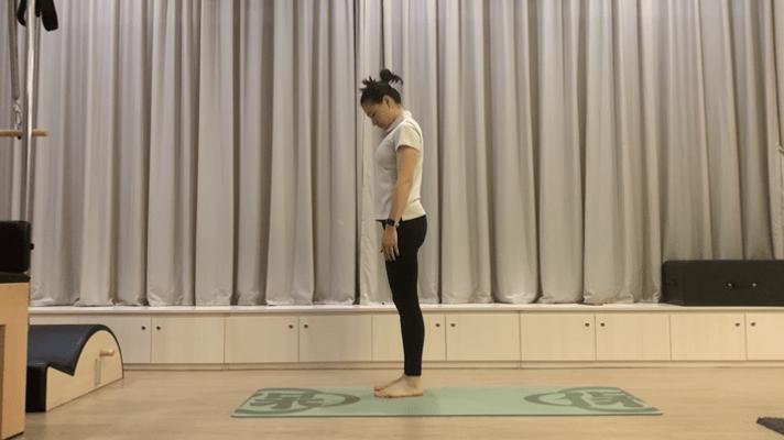 女生例假腰疼是什么原因引起的,女生例假期间腰痛怎么缓解