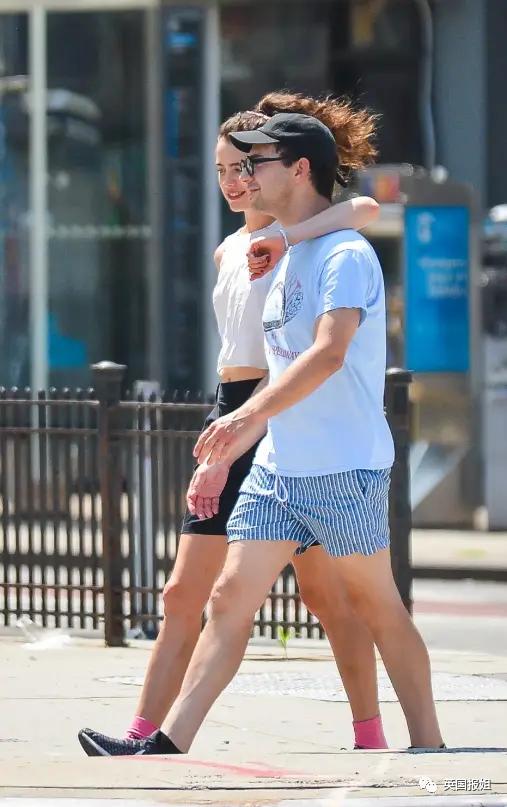 霉霉演唱会美国小姐开场自我介绍,霉霉与打雷姐现身超级碗