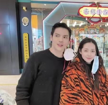 向佐郭碧婷恋爱前出席活动,郭碧婷向佐甜蜜牵手疑似恋情曝光