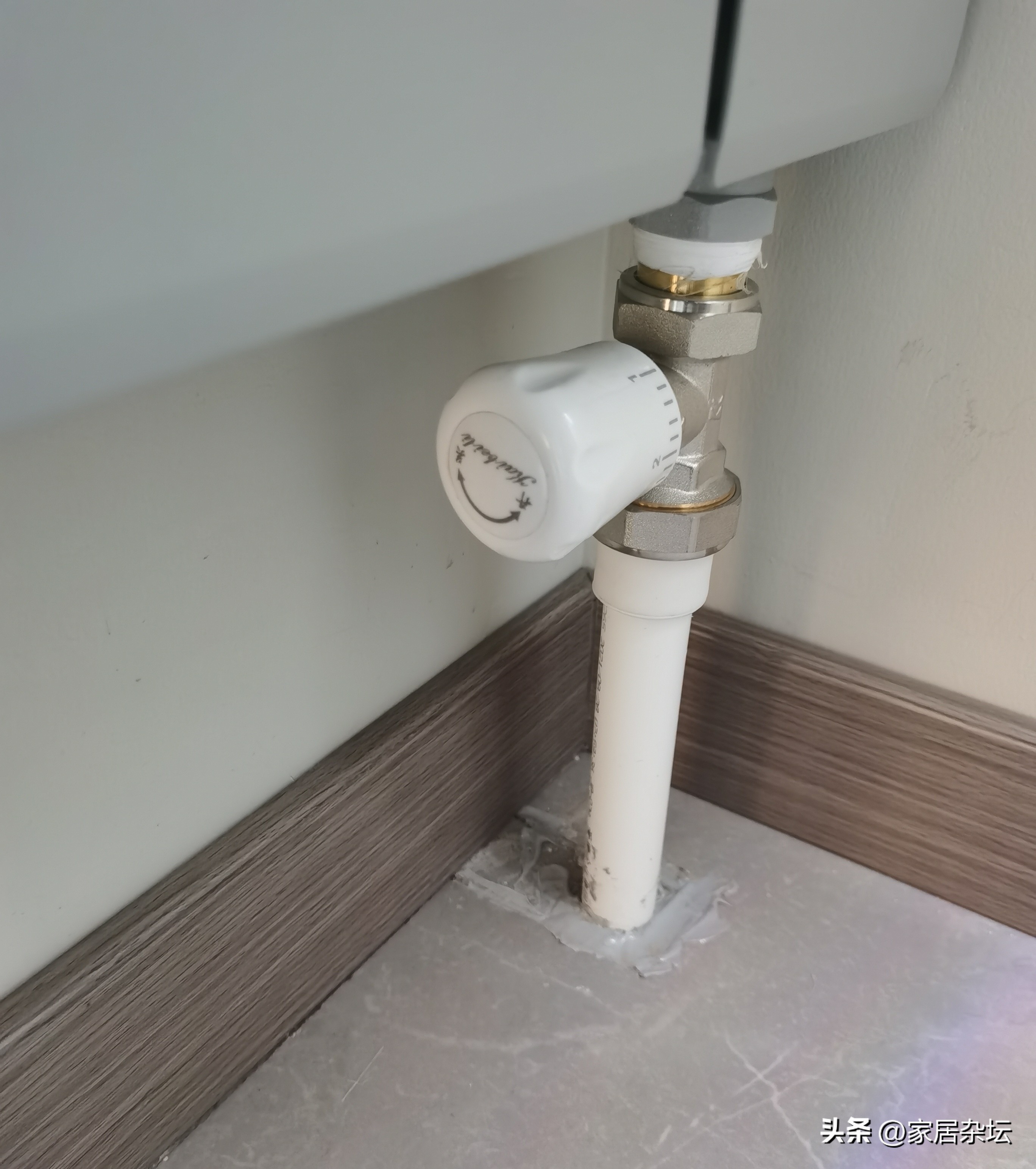 同一个小区有的楼暖气热有的不热,同一个楼为什么别人家暖气热