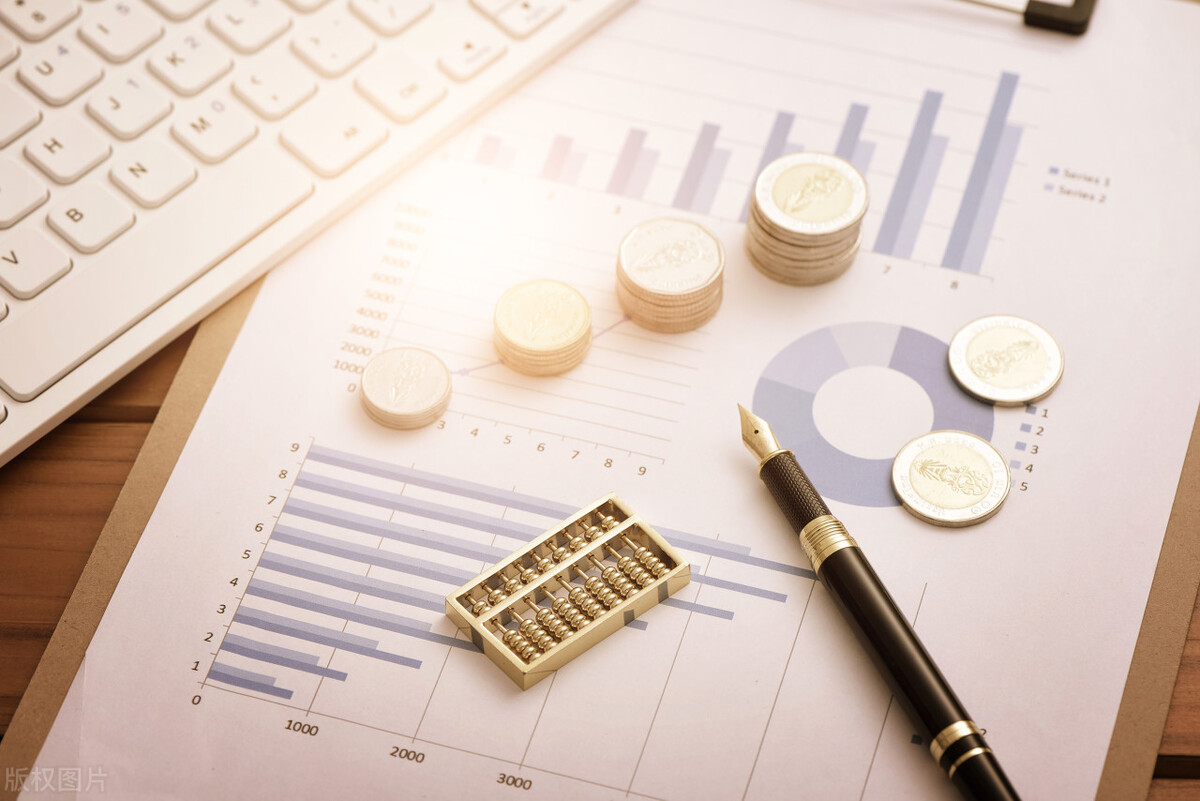 大学生副业搞钱：有人4年赚百万购房产，有人海边代写单次10块