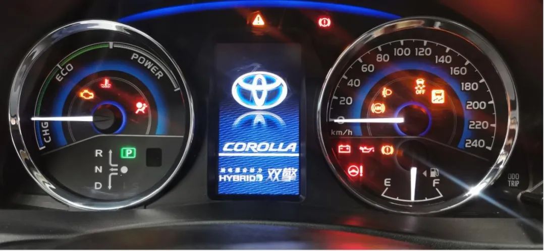 行驶中故障灯亮是怎么回事,行驶中故障灯亮了车顿挫