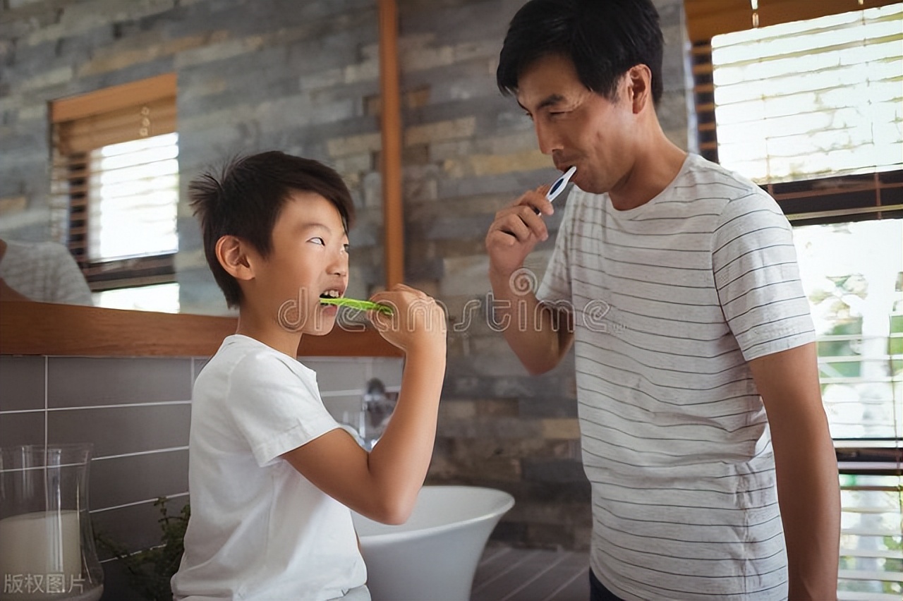 别乱花钱养鸡娃了，学会这三招，不花钱让你赚100万，完胜高考