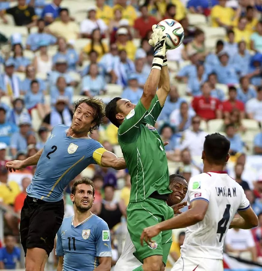 纳瓦斯孤立,纳瓦斯被西班牙安慰