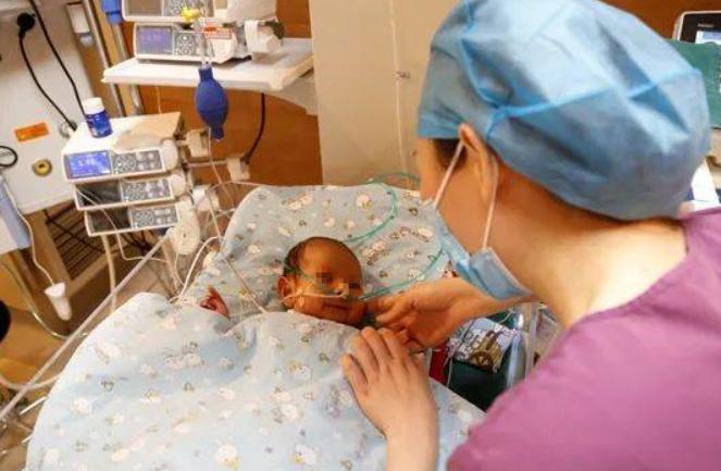 10个月宝宝腿上长了个硬包块,100天宝宝腿上突然长很多疙瘩