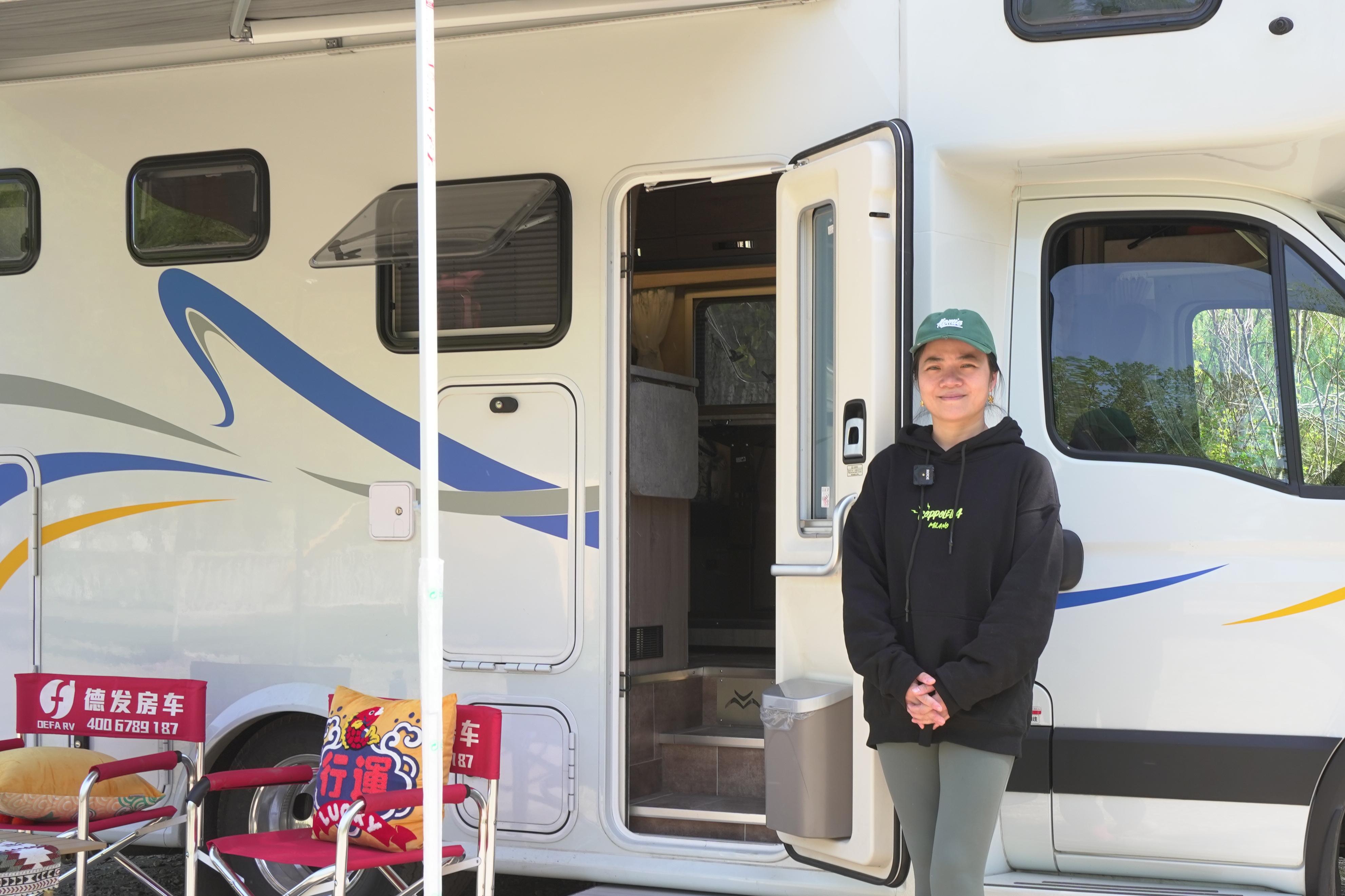 花300块钱停车费，住75万的房车里，80后北漂妈妈感觉赚翻了