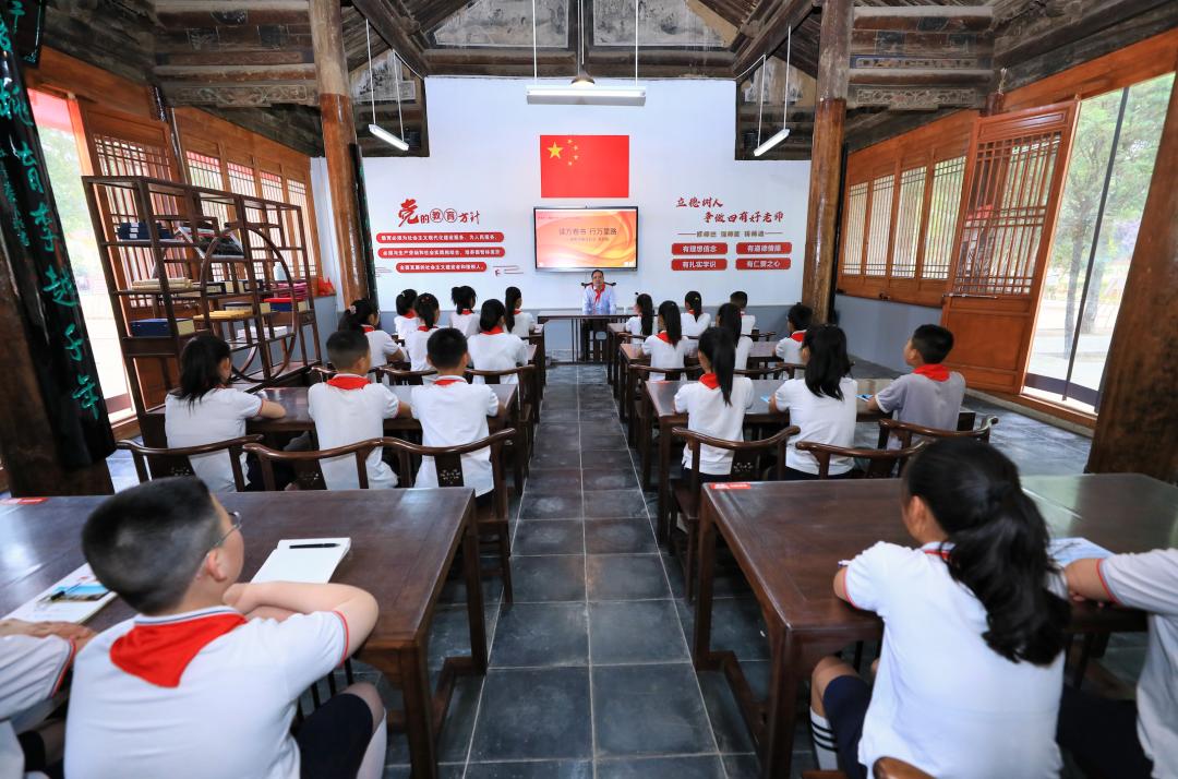 知识跨过山丘雪原