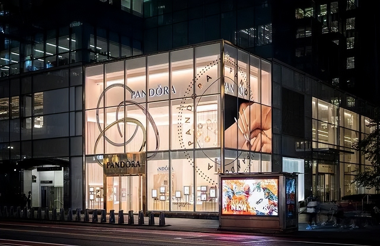 2023.05.05快报|之禾推出“中国人的衣橱”系列；潘多拉暂缓中国市场扩张计划；VIRÓN在上海开设快闪店