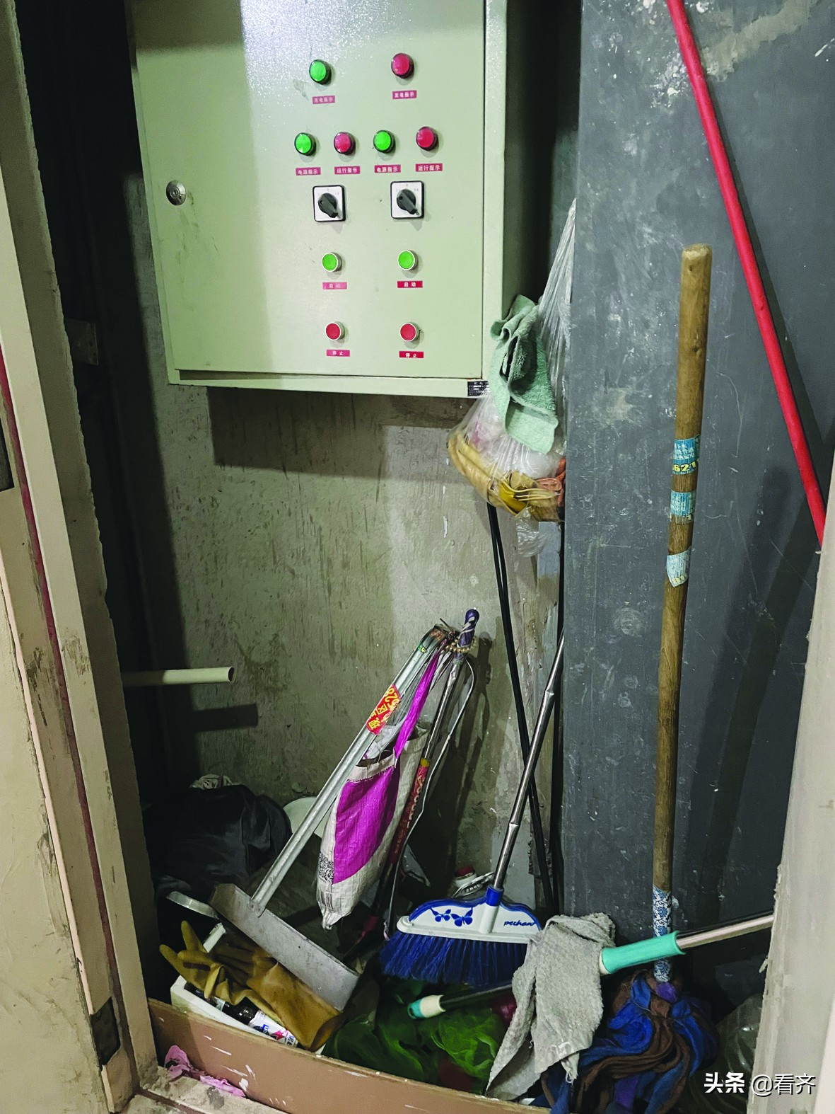 百悦居.清馨雅居.溪畔华庭业主们楼道杂物赶紧清理