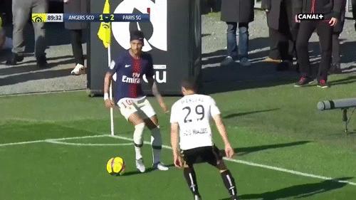 内马尔花式动作讲解,内马尔散步式踢法第一视角