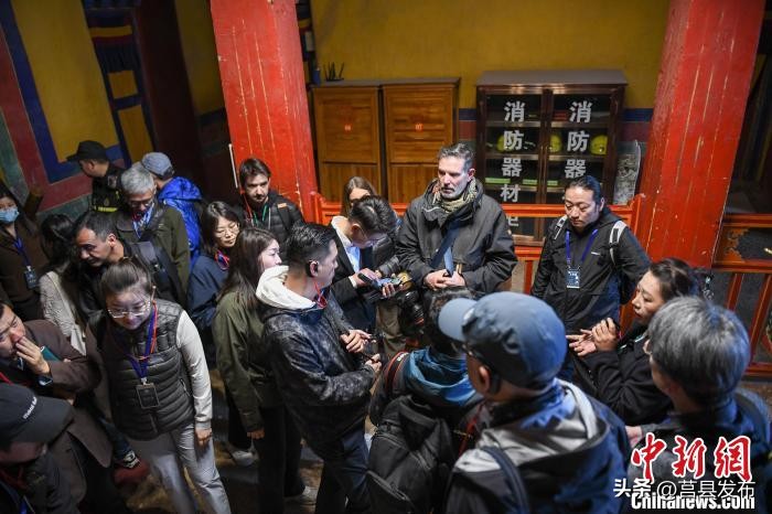 感受高原新发展——中外媒体*藏西**行采访综述