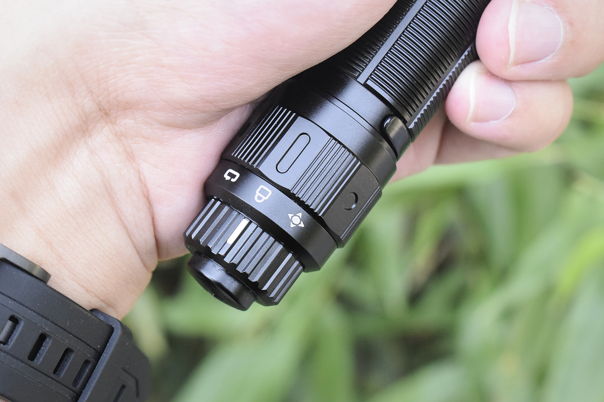 稳定高效,强光压制!Fenix菲尼克斯TK22TAC双模式战术手电体验