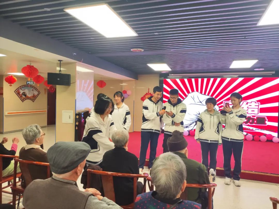 小朋友唱红歌学习雷锋,小学生一起唱学习雷锋好榜样