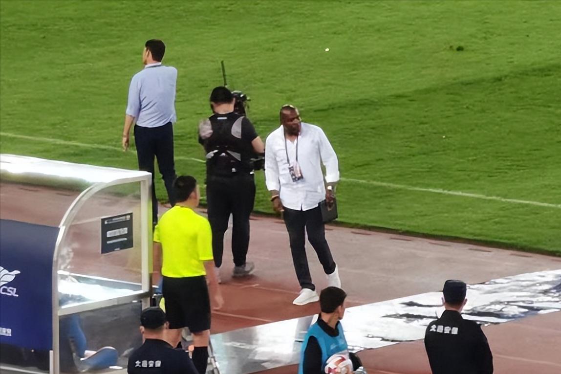 一次七千人的京连对决，一场无人满意的2比2，拉跨与换帅是主旋律