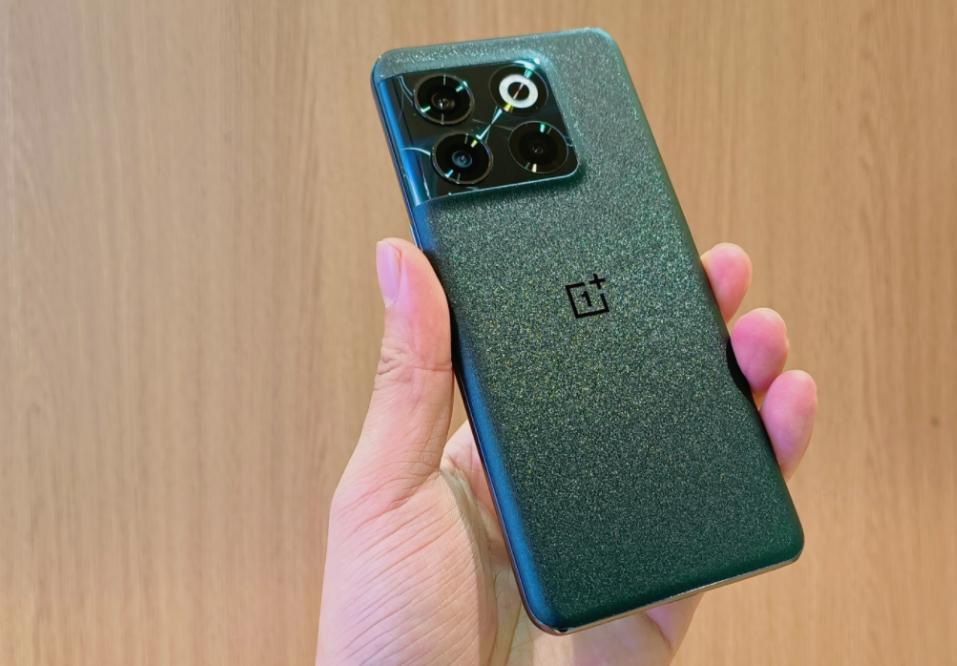 2022年1500元买旧旗舰还是新机,2019降价至千元的旗舰机