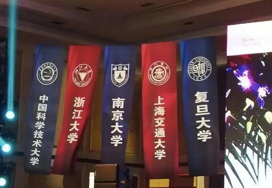 内地家长让在香港的孩子上学,许多家长让孩子选择海外求学