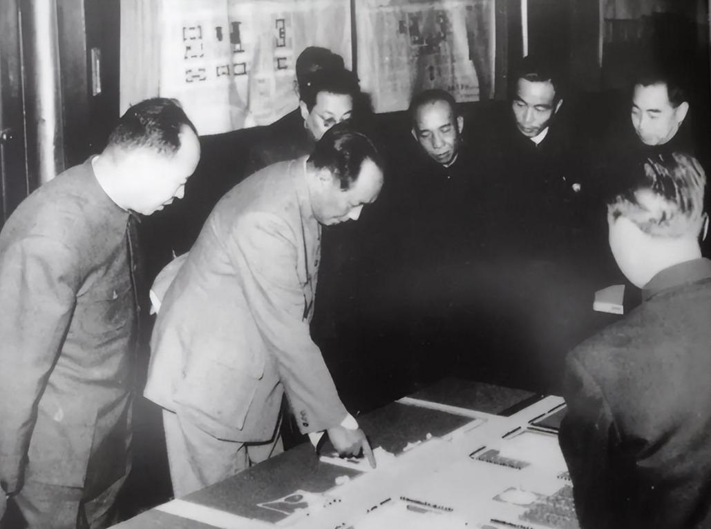 59年，人民大会堂竣工，毛主席看到穹顶后会心一笑：这谁的主意？