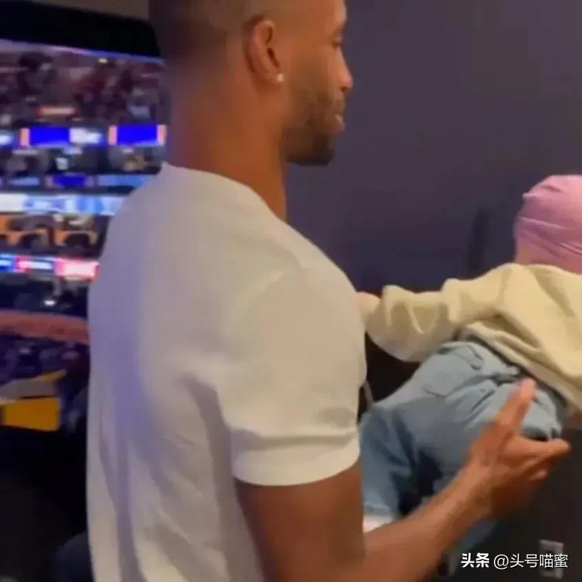 郭艾伦被选入cba25周年最佳阵,郭艾伦回归首训