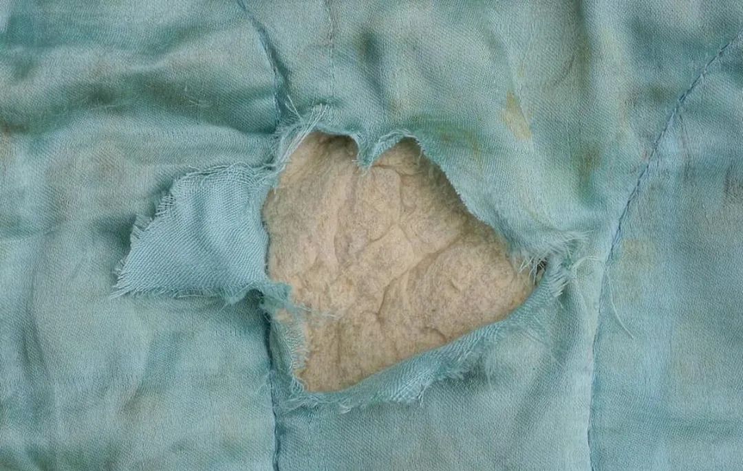 家里这5种东西赶紧扔掉,夏被上有霉点怎么去除