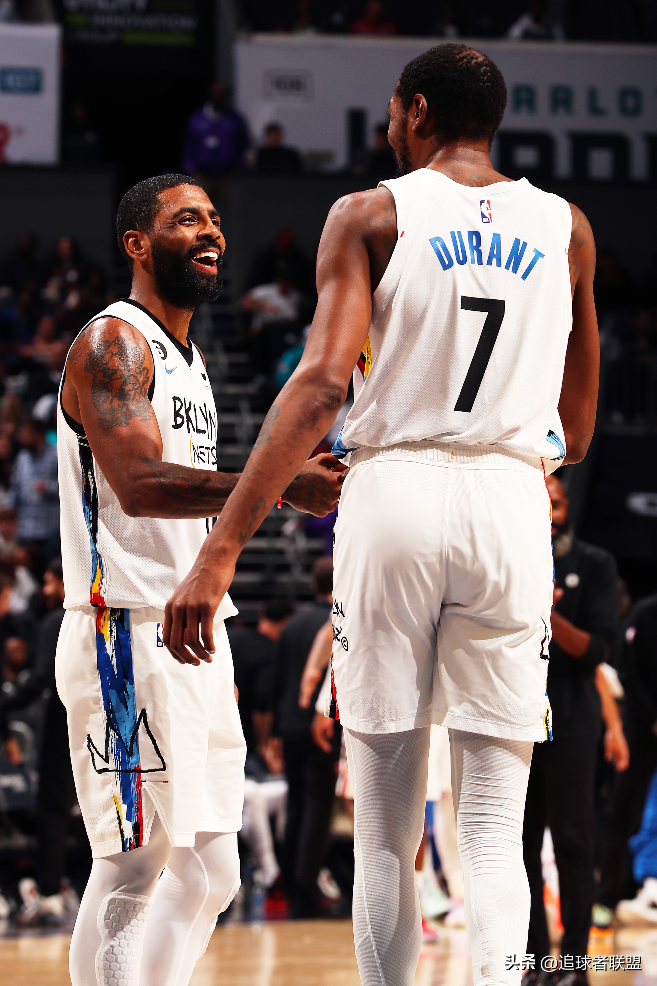 篮网队为杜兰特唱生日歌,篮网为萨姆纳庆生