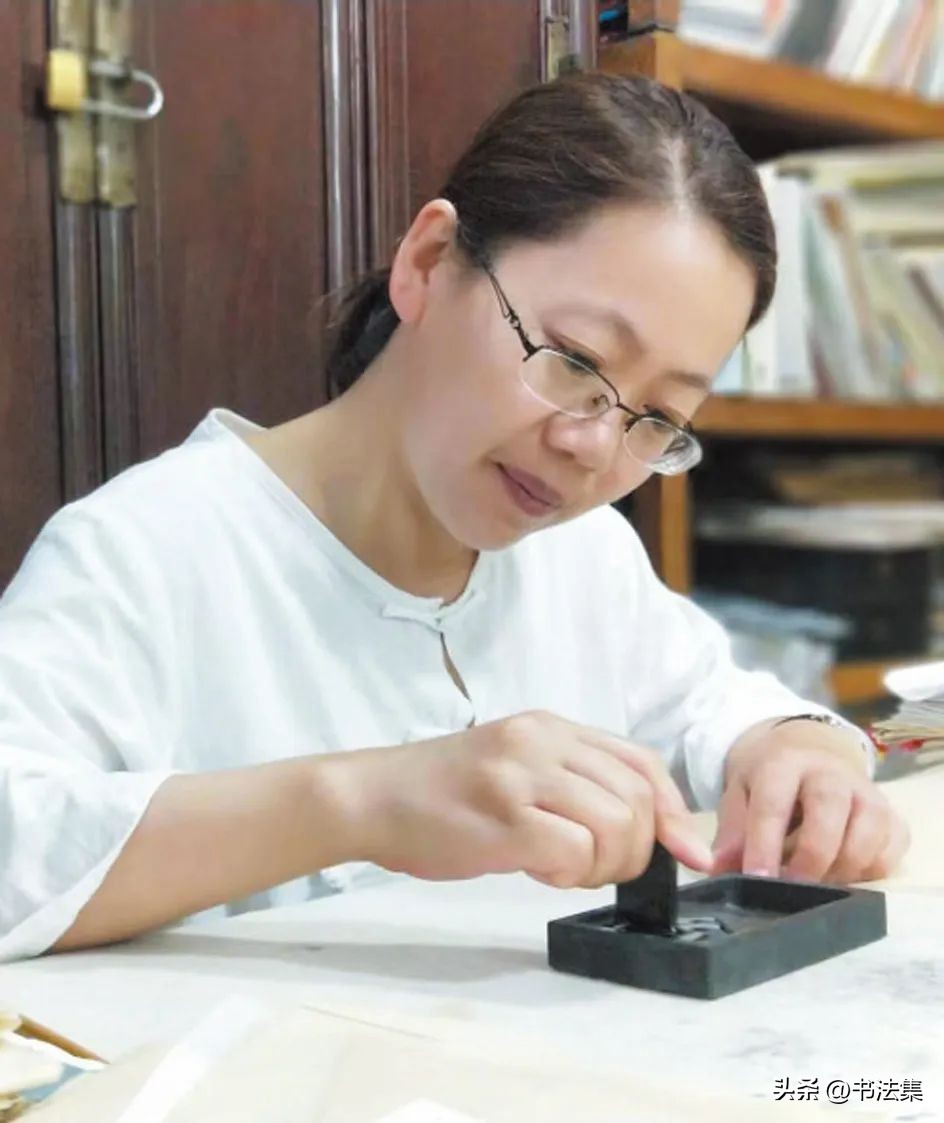 百卉争春——中国书协第八届女书家委员会委员作品选刊