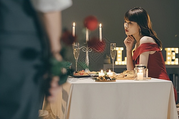 相亲女要工资卡,40岁相亲女一见面要工资卡