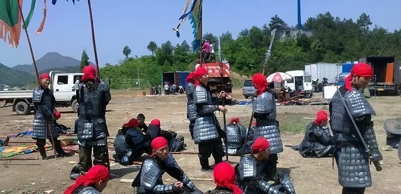 横店群演的悲惨事件,20万横店群演现状美女成群