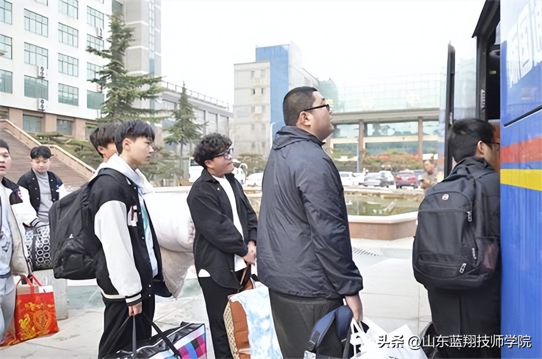 山东蓝翔技师学院烹饪专业,山东蓝翔技校厨师学校