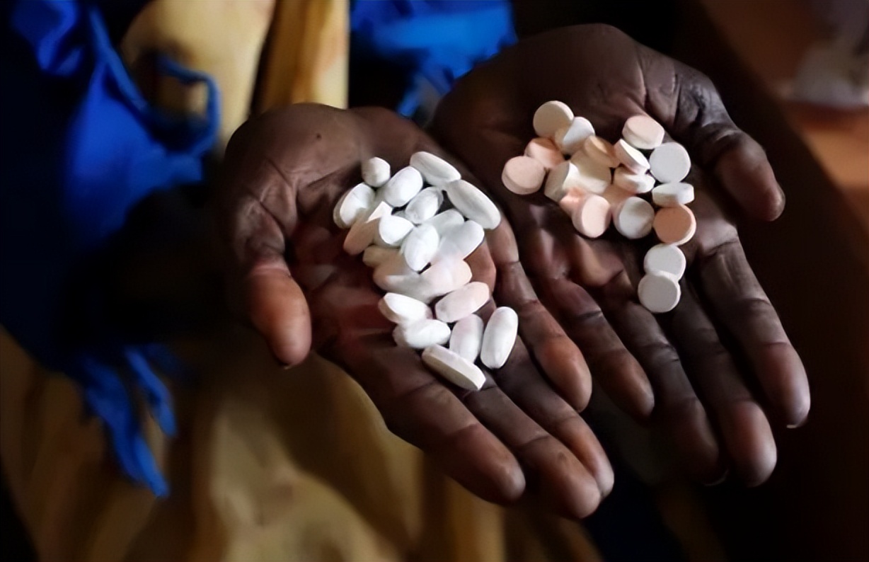 他救了无数人却被人冤枉,他救了98个中国人