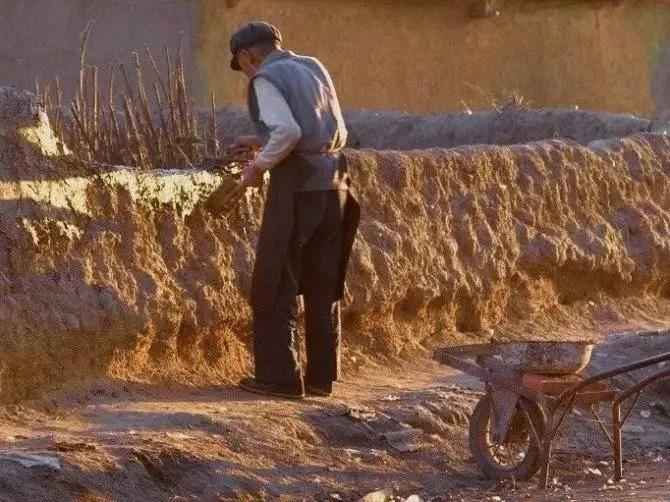 三十年的朋友大庆在童年时就是我们的楷模，原因不是因为他帅