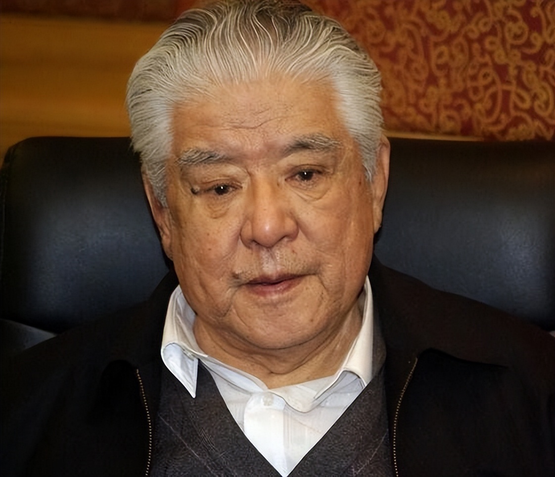 老戏骨李默然：演“邓世昌”走红，娶龙潮生3孩，和妻子恩爱60年