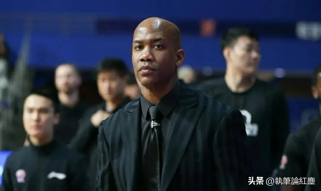 马布里的一面旗帜,新闻评论的独特之处