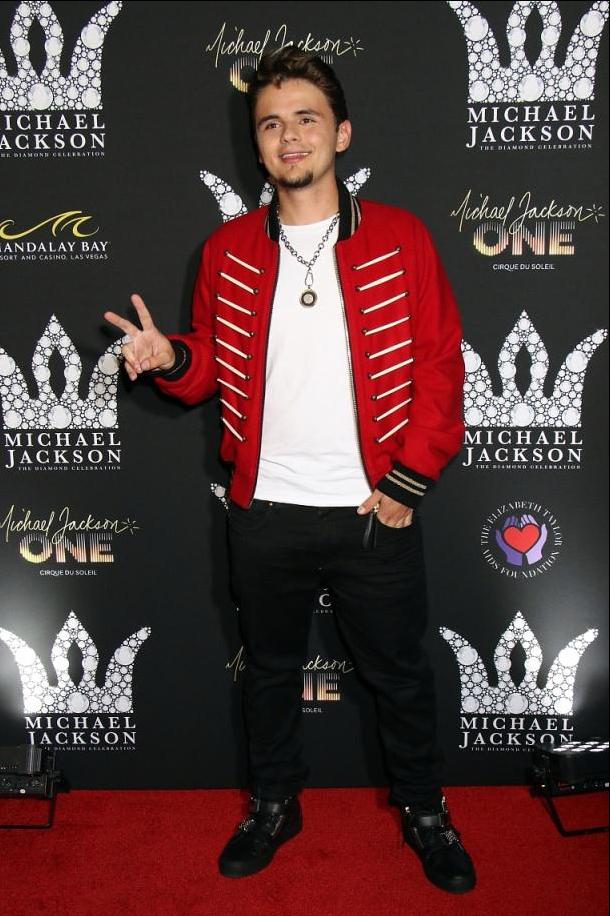 杰克逊三个儿女近照,迈克尔杰克逊的子女现在如何呢