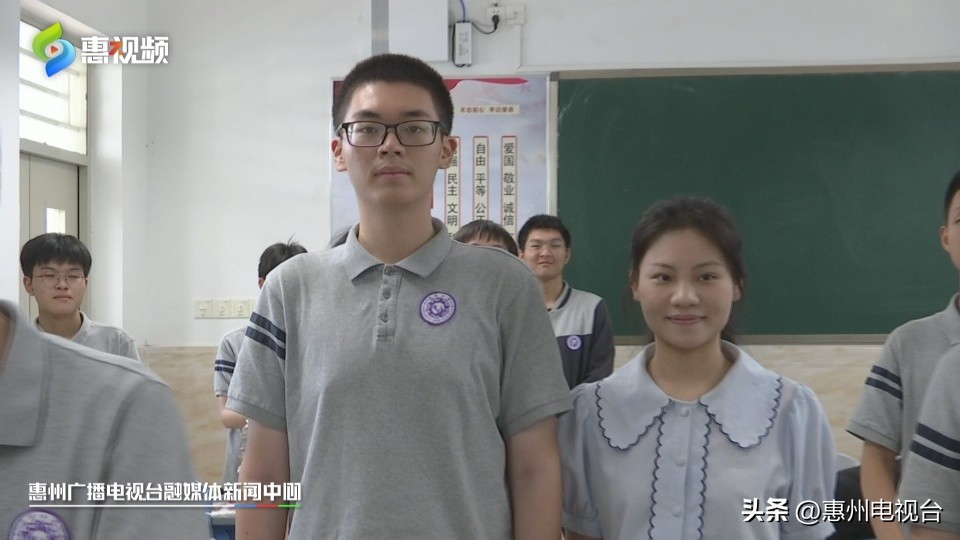 现在的高中生多高,记者问中学生有没有近视