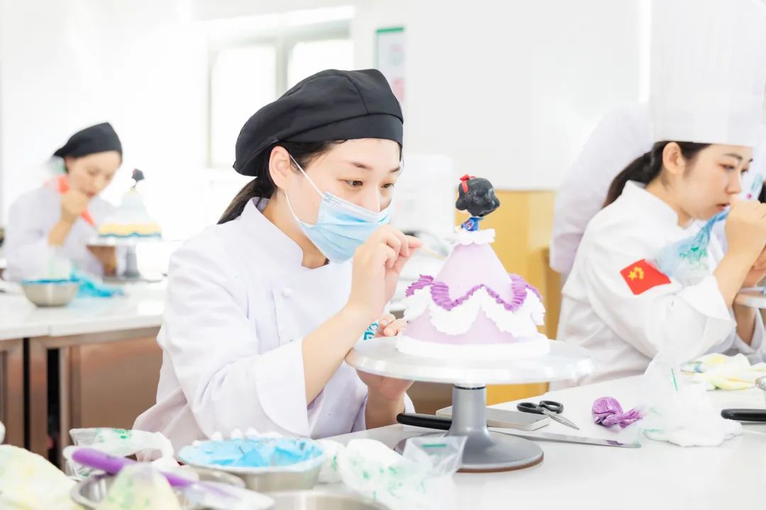 学西点烘焙蛋糕去哪家培训学校好,学西点真的好吗