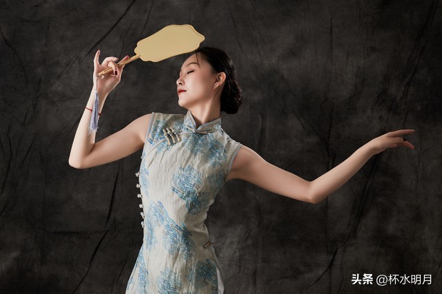 教授丈夫不离婚，因为我是钱耙子；我说有6份收入，被网友骂惨了