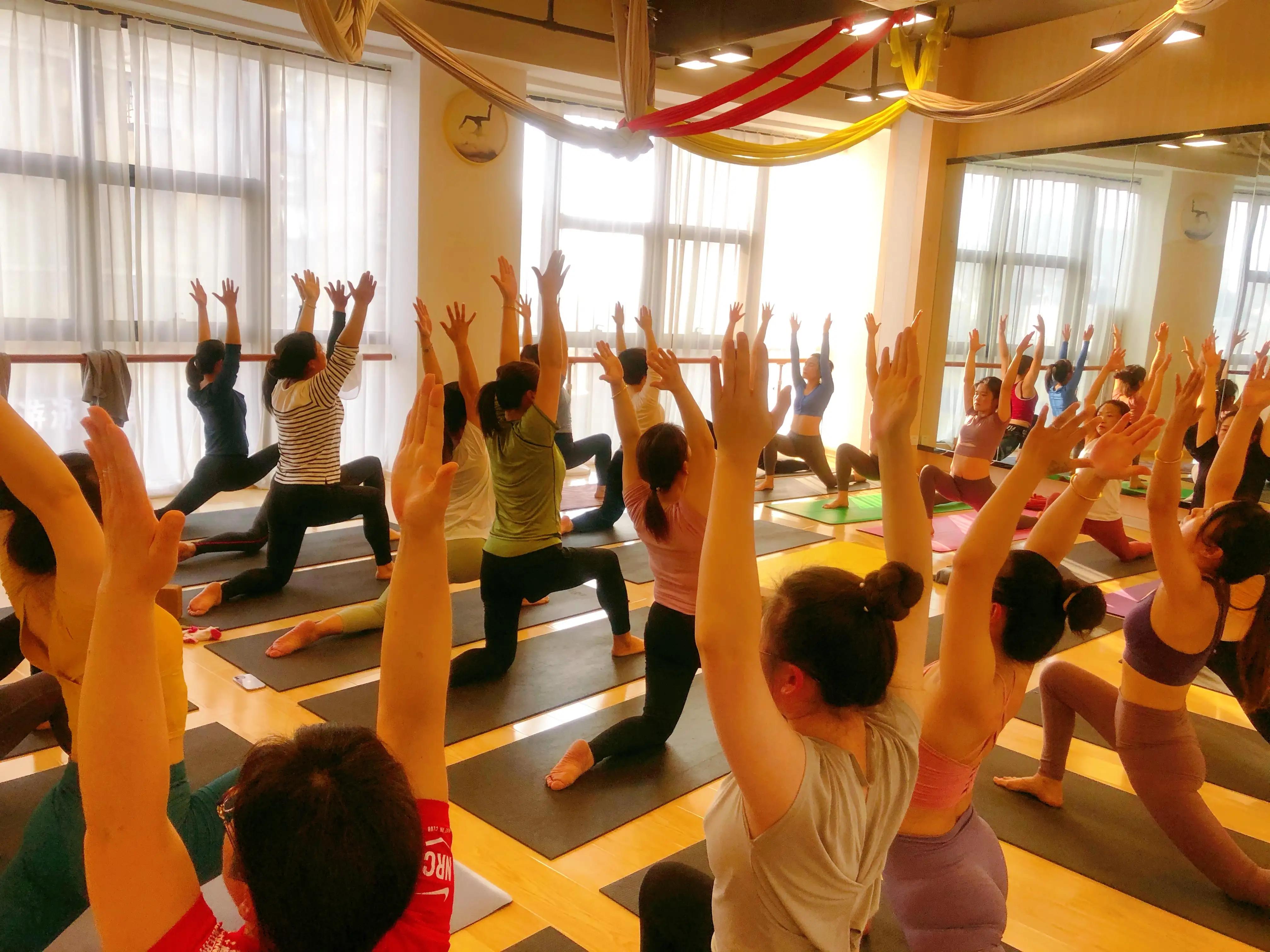 68岁老人可以练习瑜伽吗,60岁瑜伽奶奶