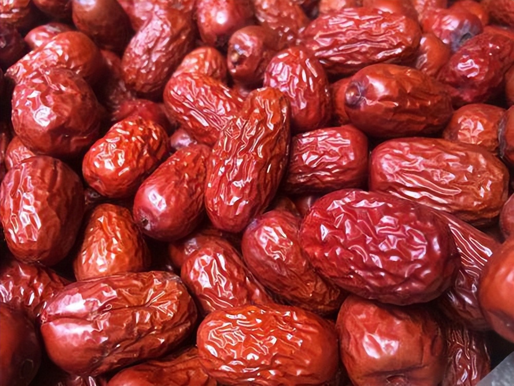 女性绝经后吃什么食物补气血,女性绝经后吃啥食物可保护卵巢