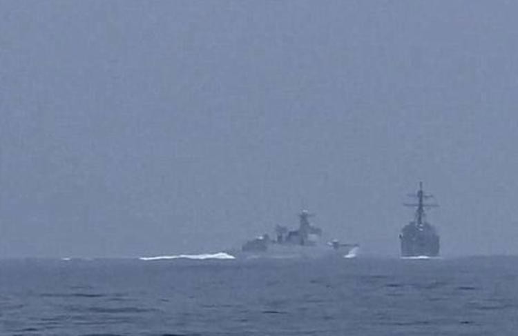 解放军万吨巨舰，开往菲律宾，中国用军事外交，打开南海新格局