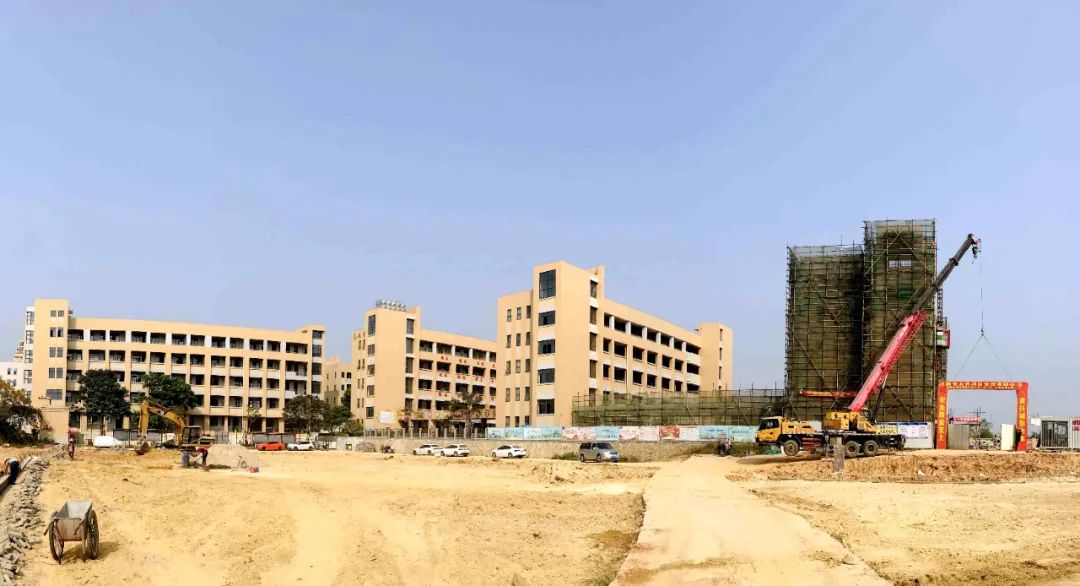 深学笃行新思想奋楫争先立潮头,深学笃行砺初心凝心聚力启新航