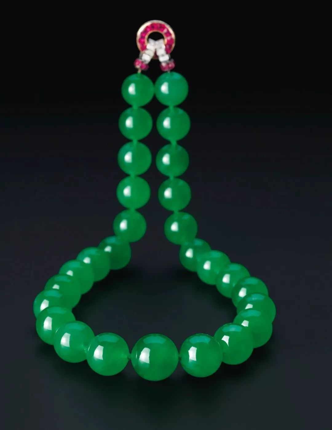 最珍贵翡翠戒指,最爱翡翠手镯的女人